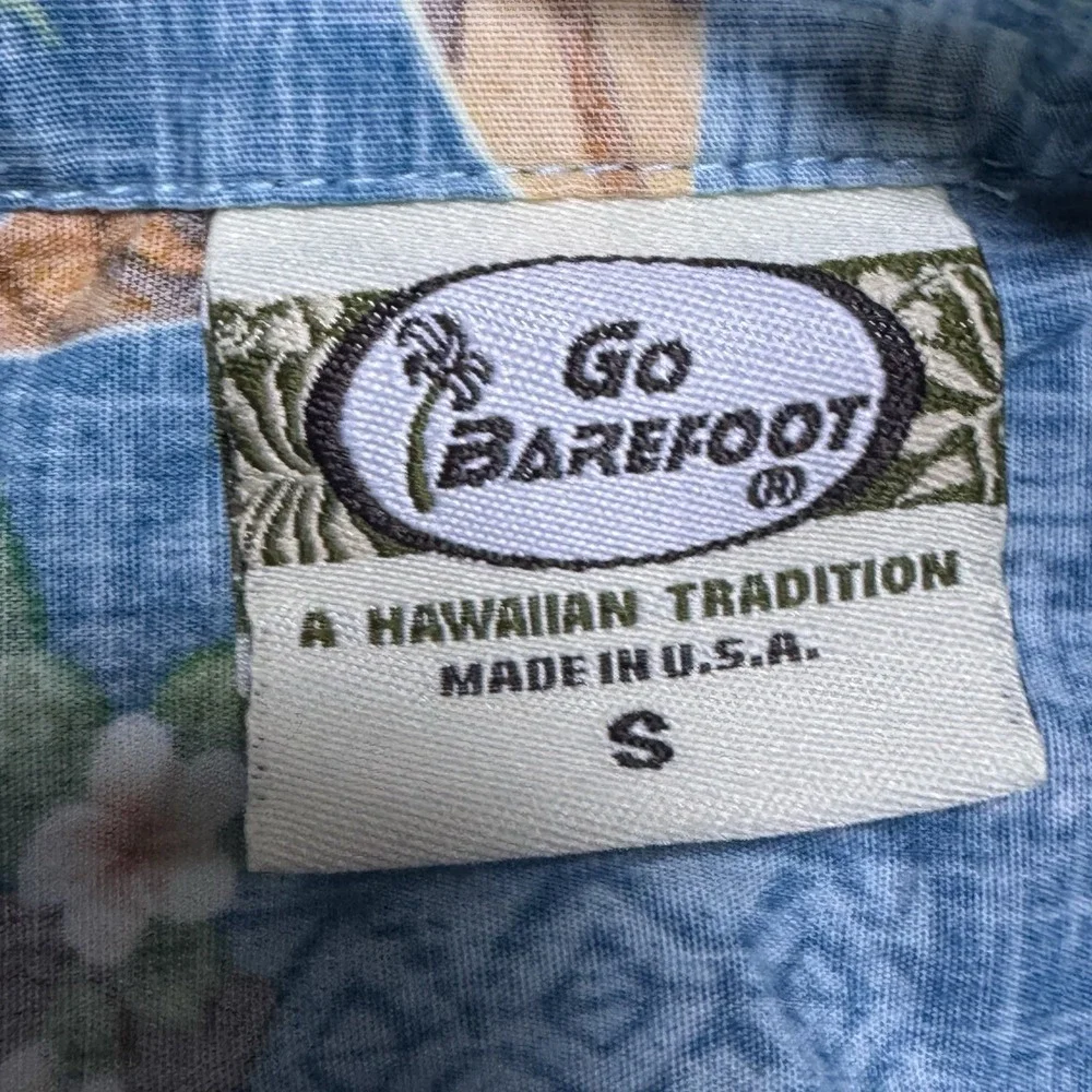 Go Barefoot Hawaiian Shirt Button Up Reverse Print Tropical Surf Mens Size Small